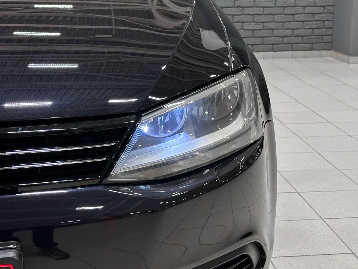 Volkswagen Jetta - 4