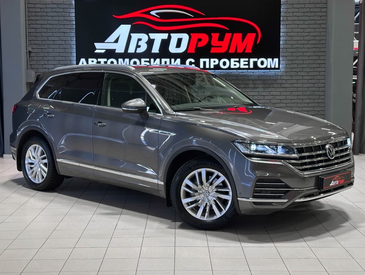 Volkswagen Touareg - 1