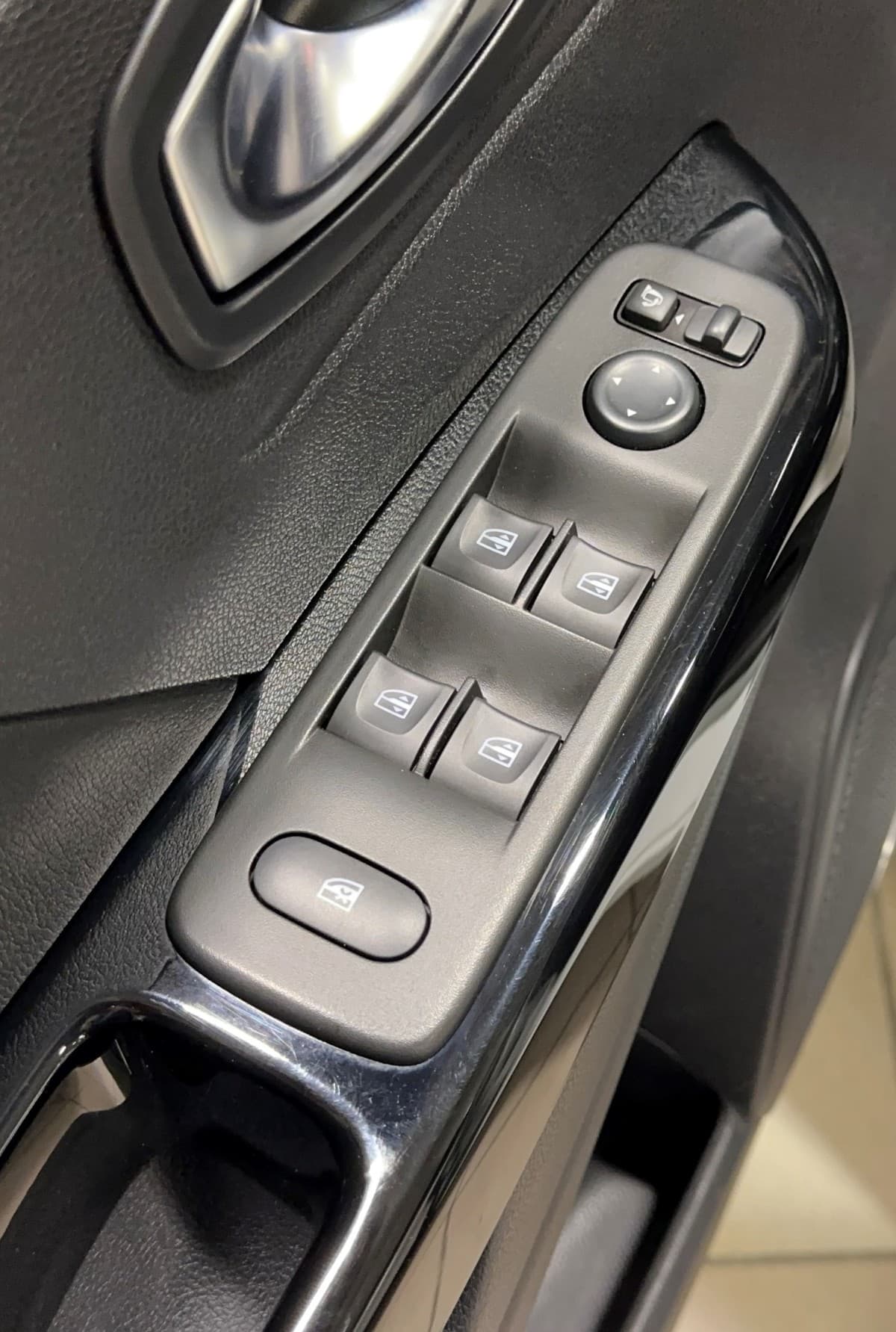 Renault Kaptur - фото 19