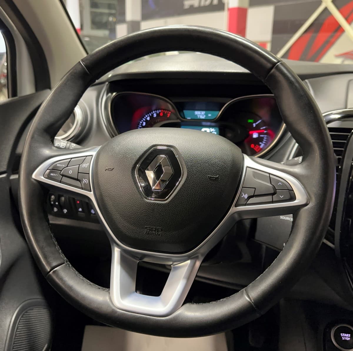 Renault Kaptur - фото 34