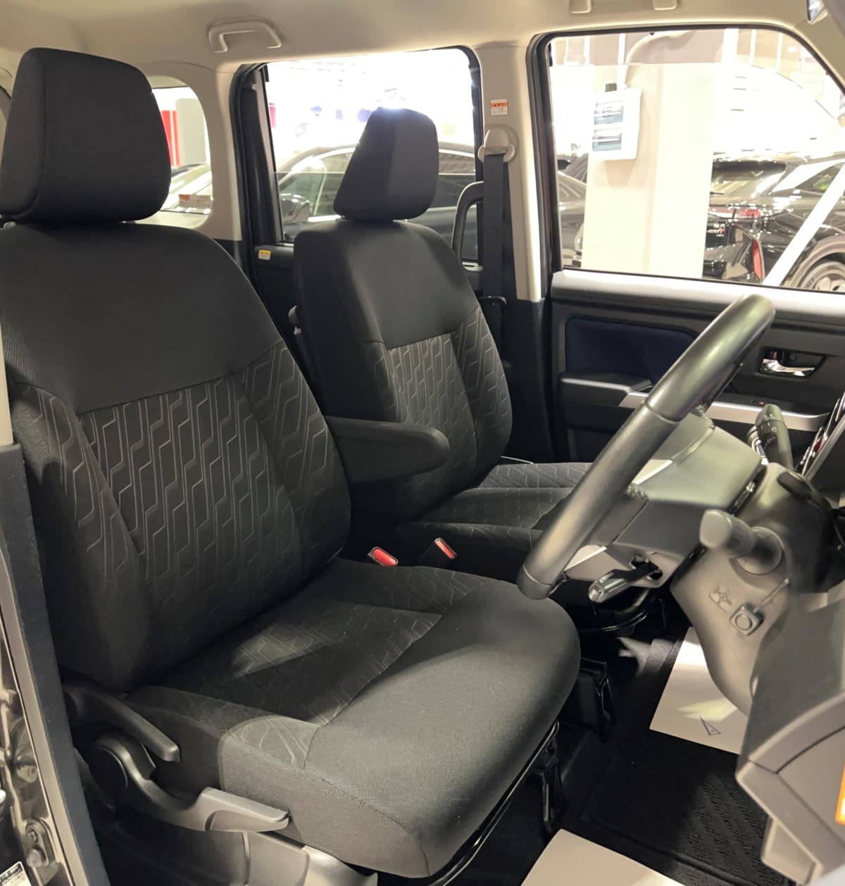 Toyota Roomy - фото 11