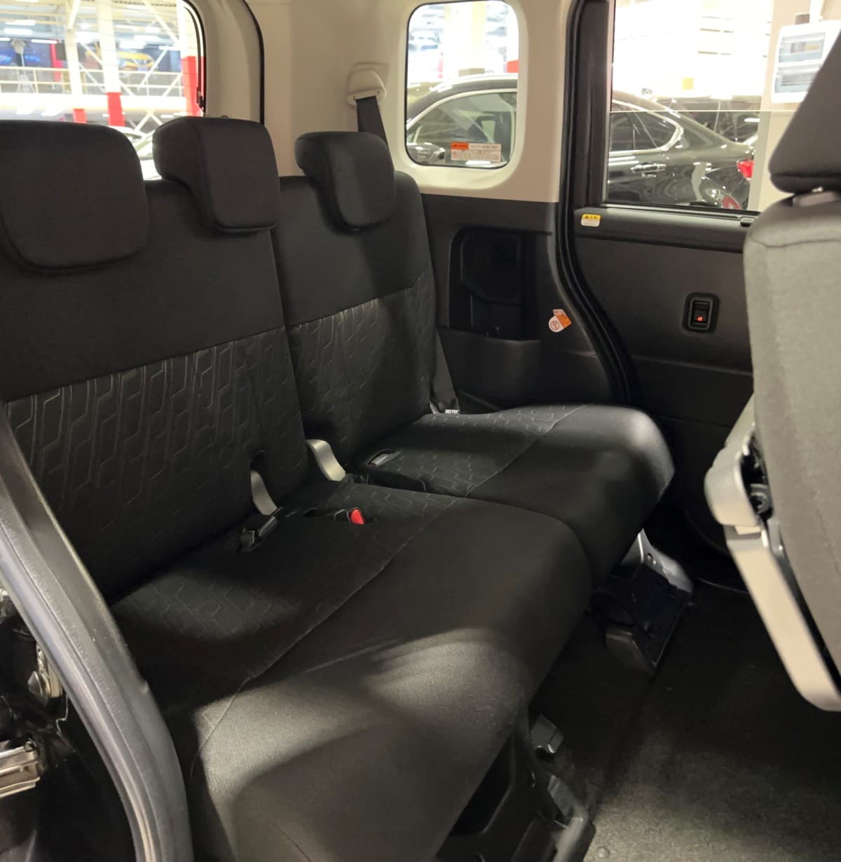 Toyota Roomy - фото 12