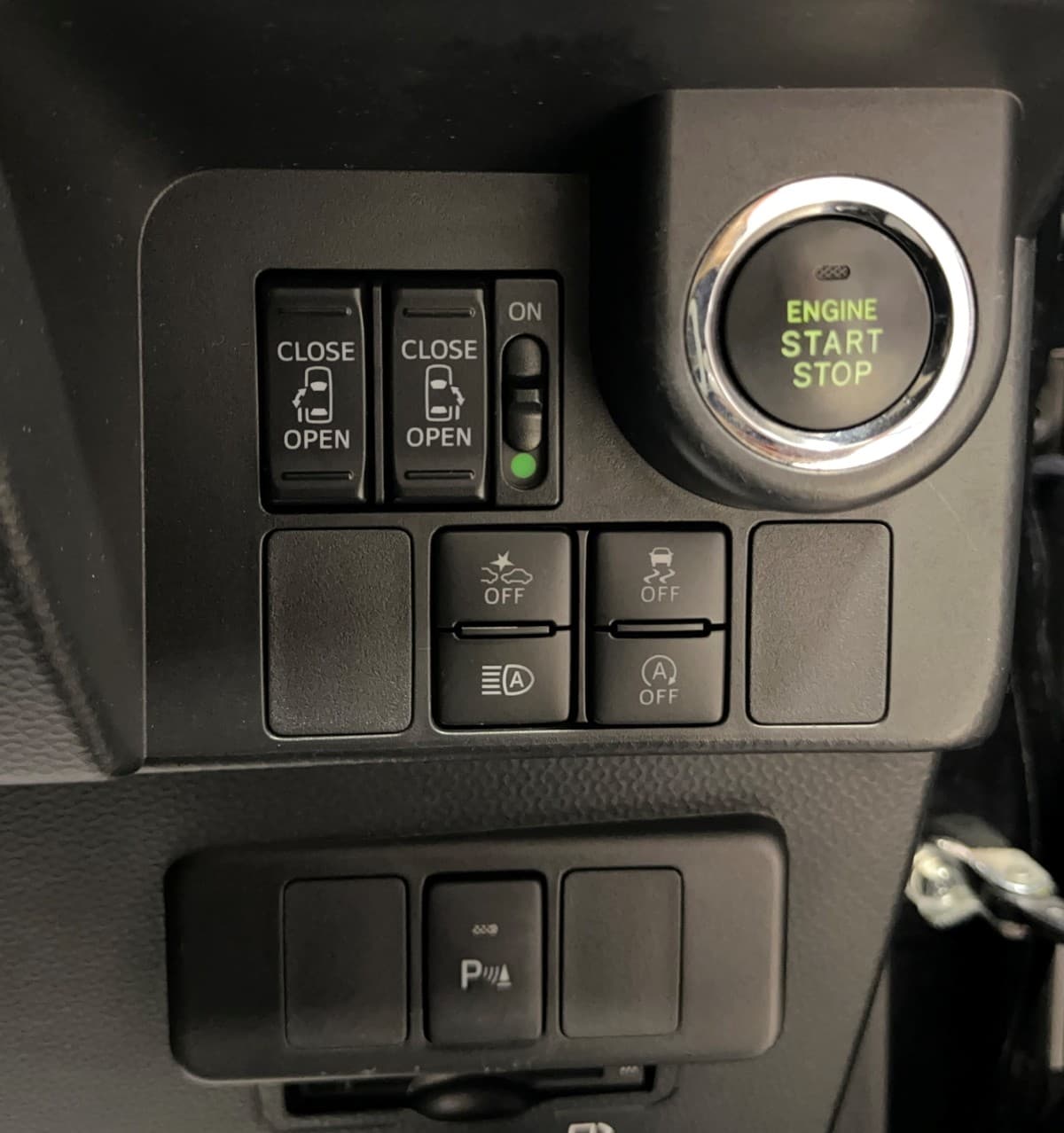 Toyota Roomy - фото 24