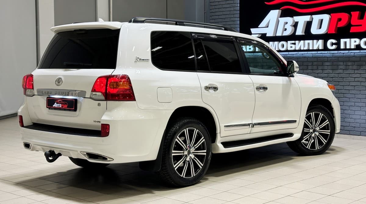 Toyota Land Cruiser 200 - 5