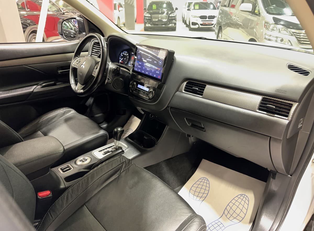 Mitsubishi Outlander - фото 16