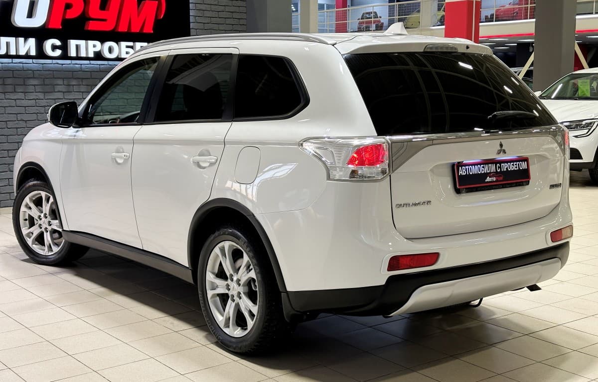 Mitsubishi Outlander - фото 7