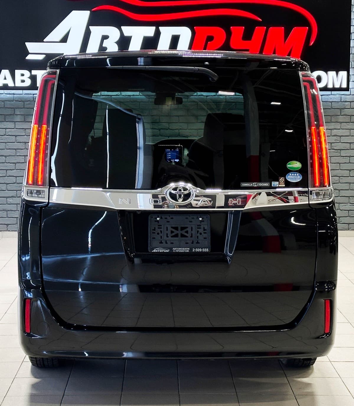 Toyota Noah - фото 6