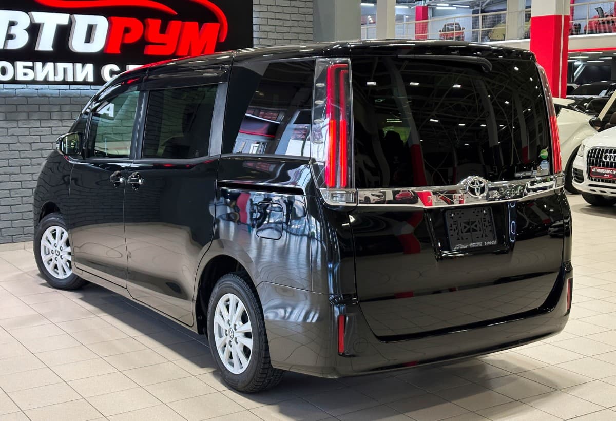 Toyota Noah - фото 7