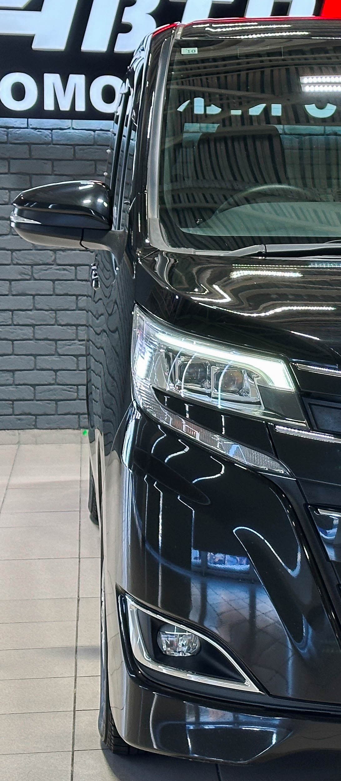 Toyota Noah - фото 9