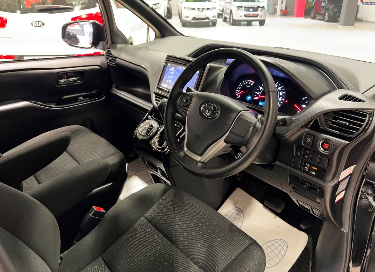 Toyota Noah - фото 11