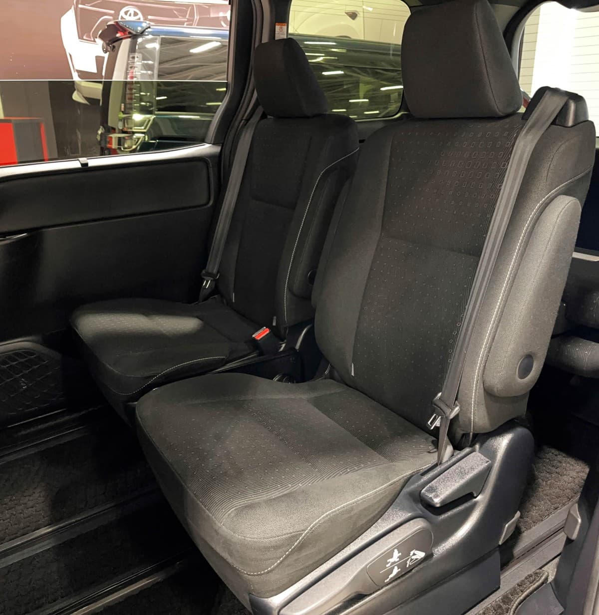 Toyota Noah - фото 16