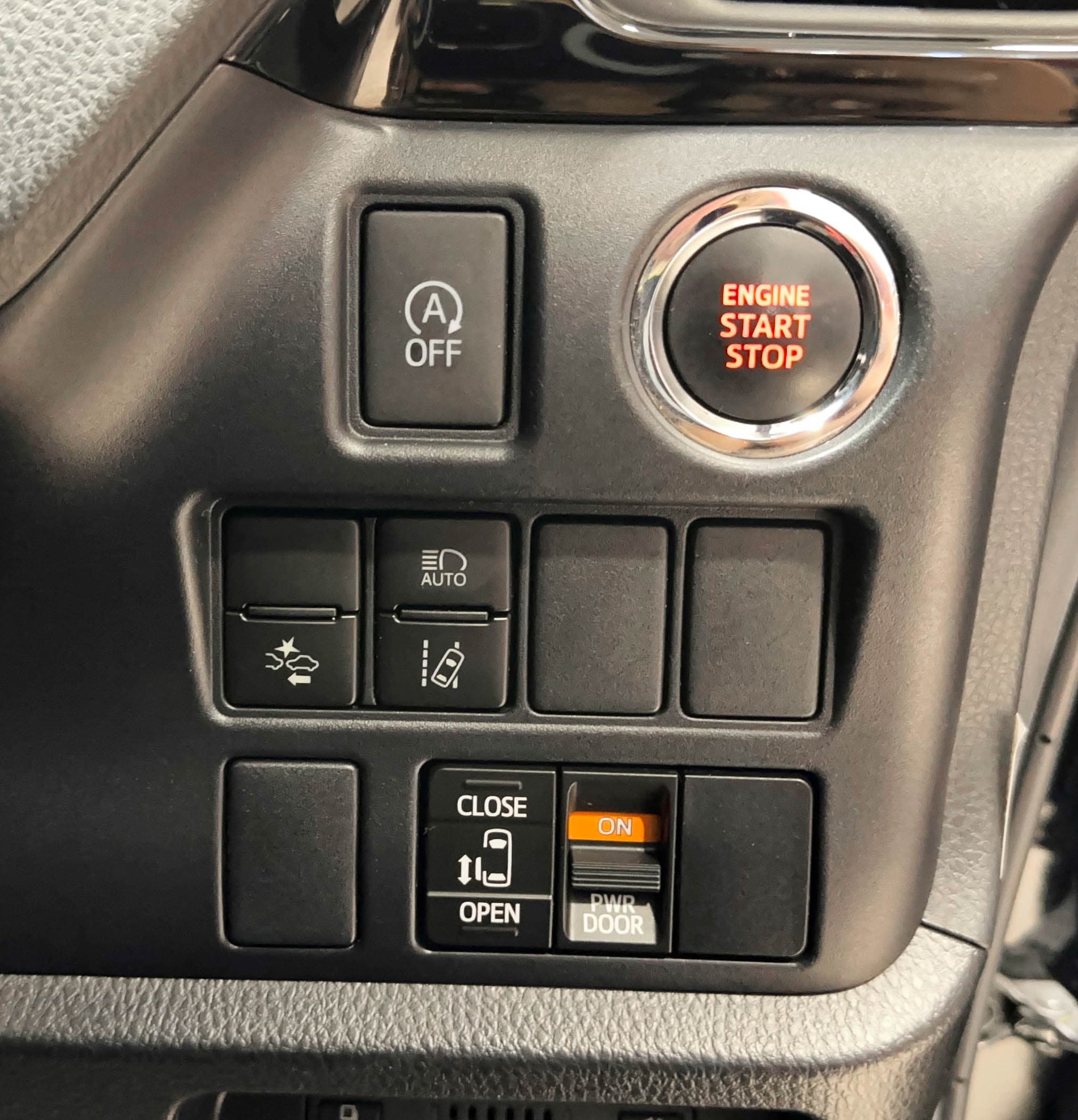 Toyota Noah - фото 20