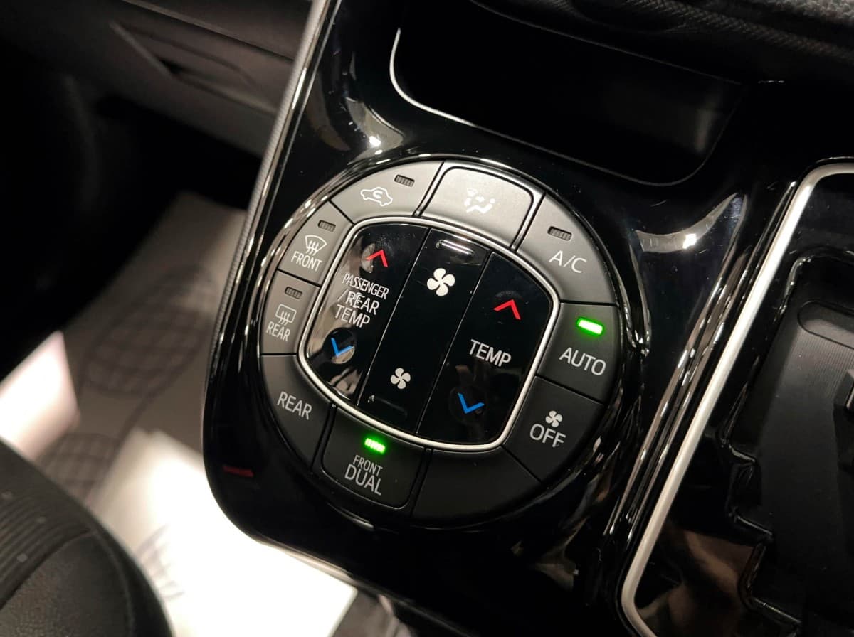 Toyota Noah - фото 26
