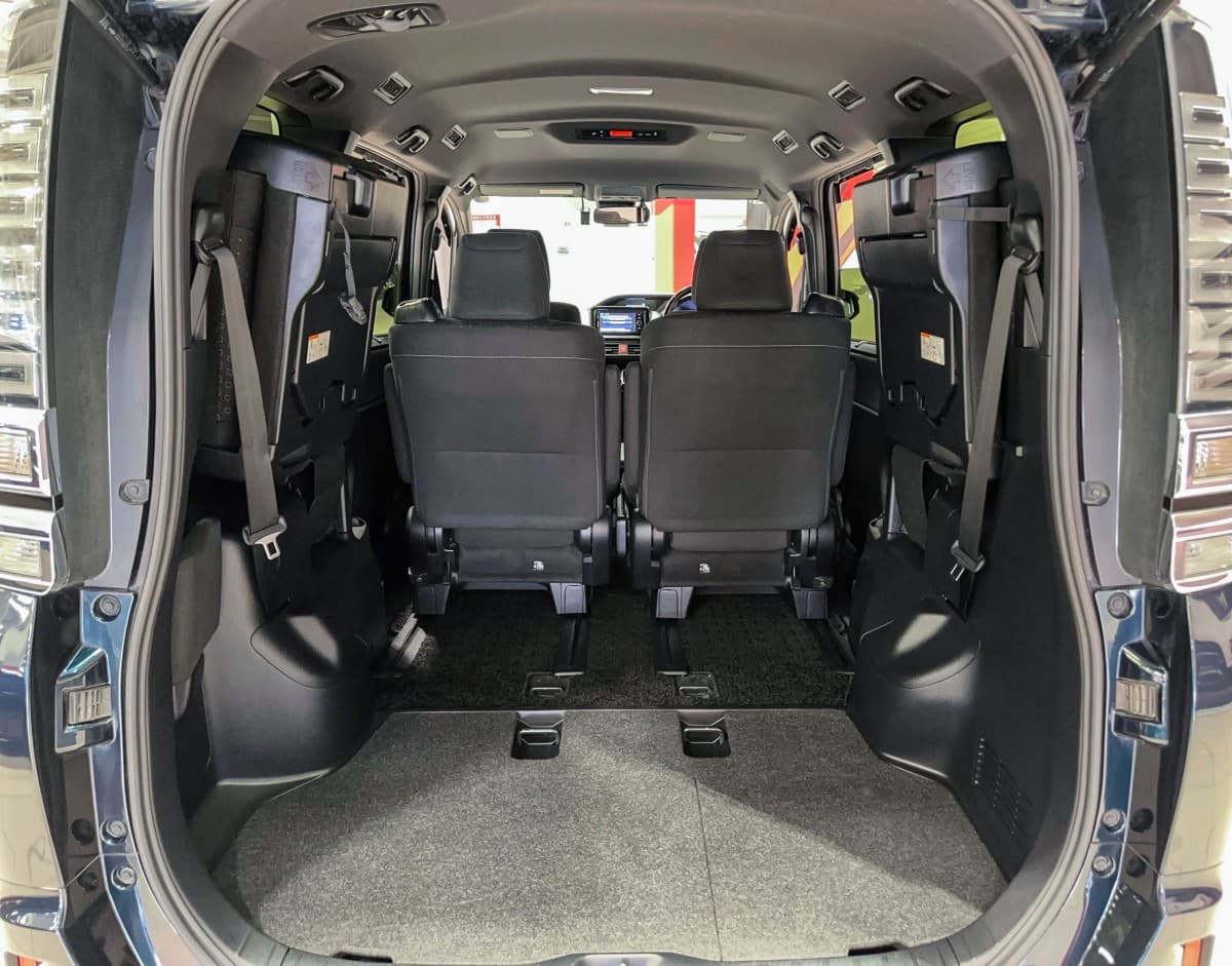 Toyota Voxy Hybrid - фото 13