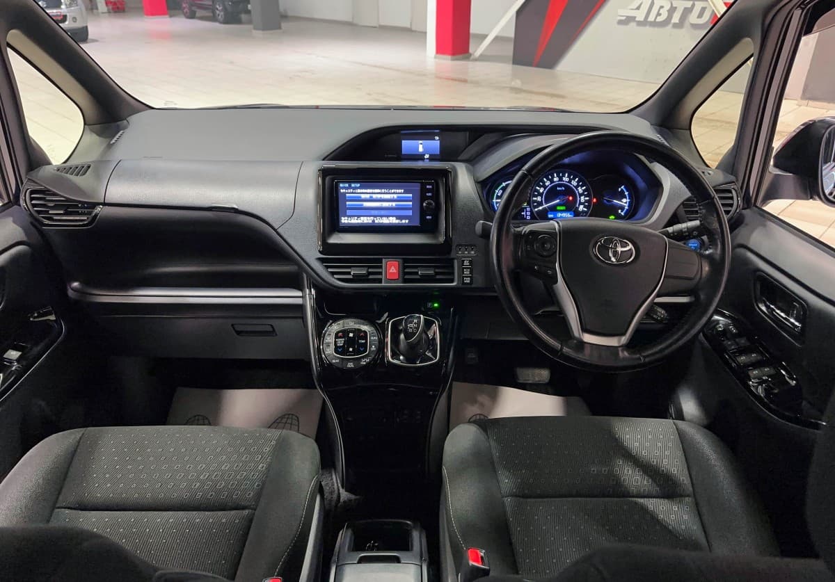 Toyota Voxy Hybrid - фото 32
