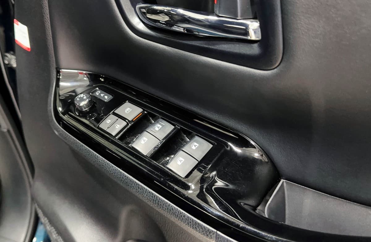 Toyota Voxy Hybrid - фото 18