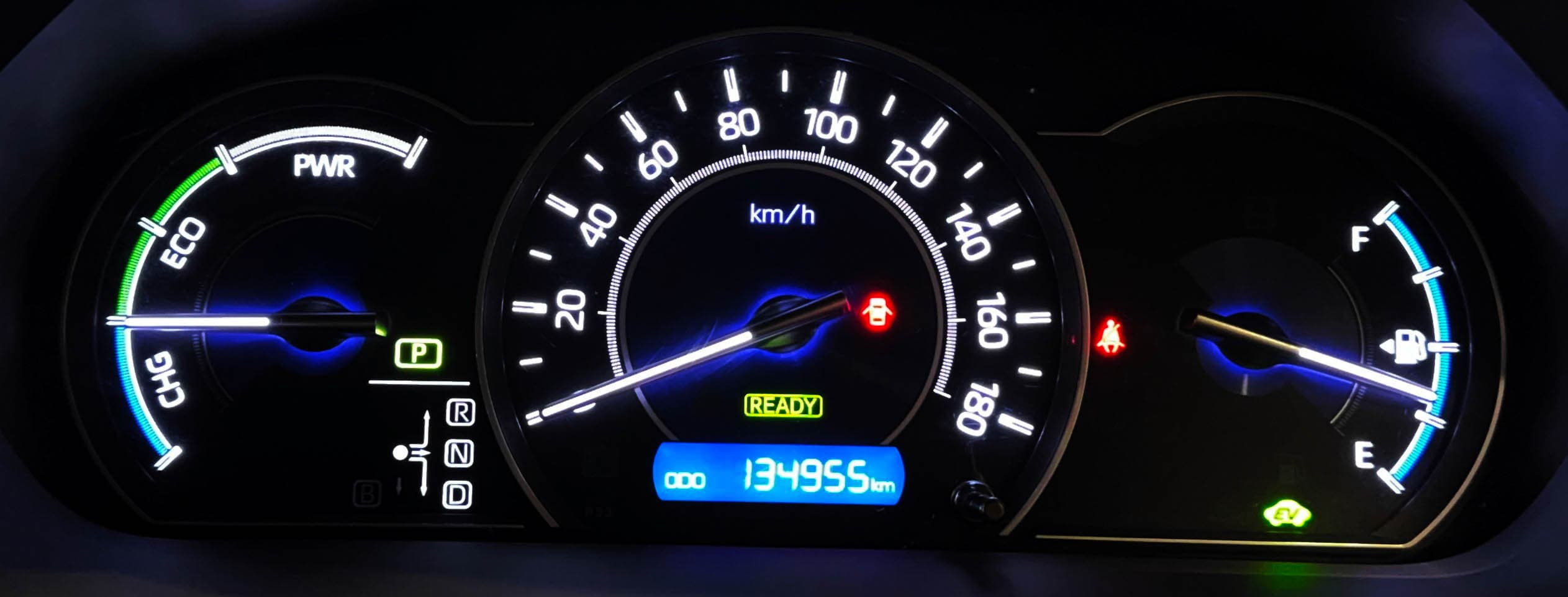 Toyota Voxy Hybrid - фото 20