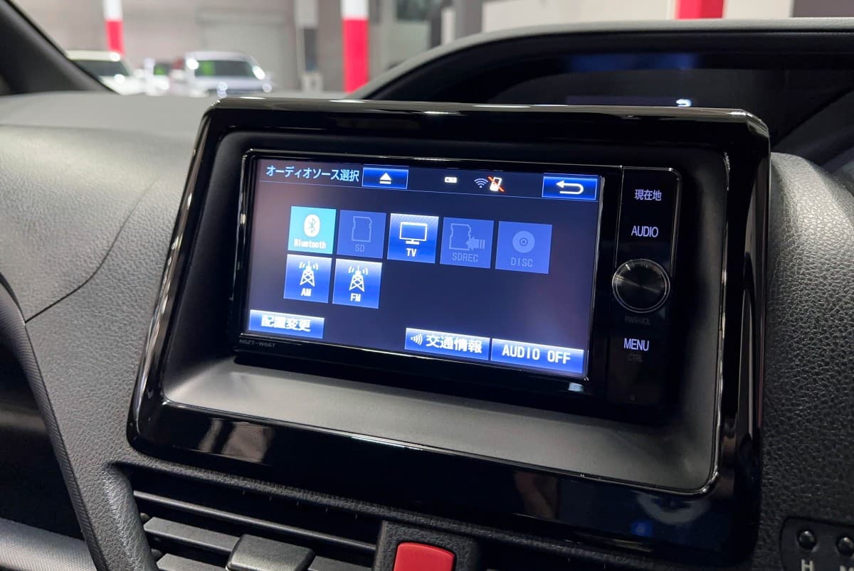 Toyota Voxy Hybrid - фото 24