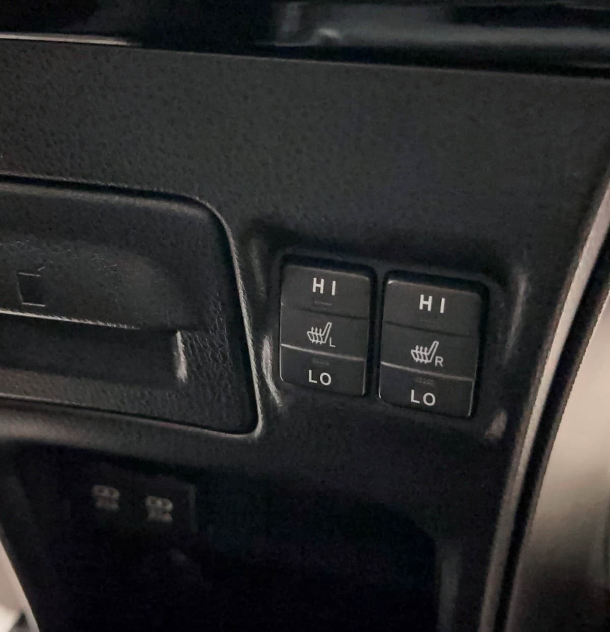 Toyota Voxy Hybrid - фото 28