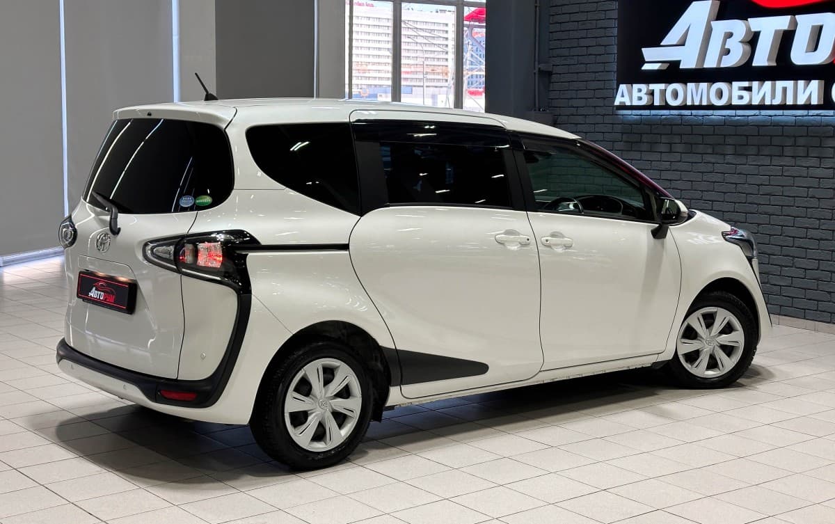 Toyota Sienta - 5