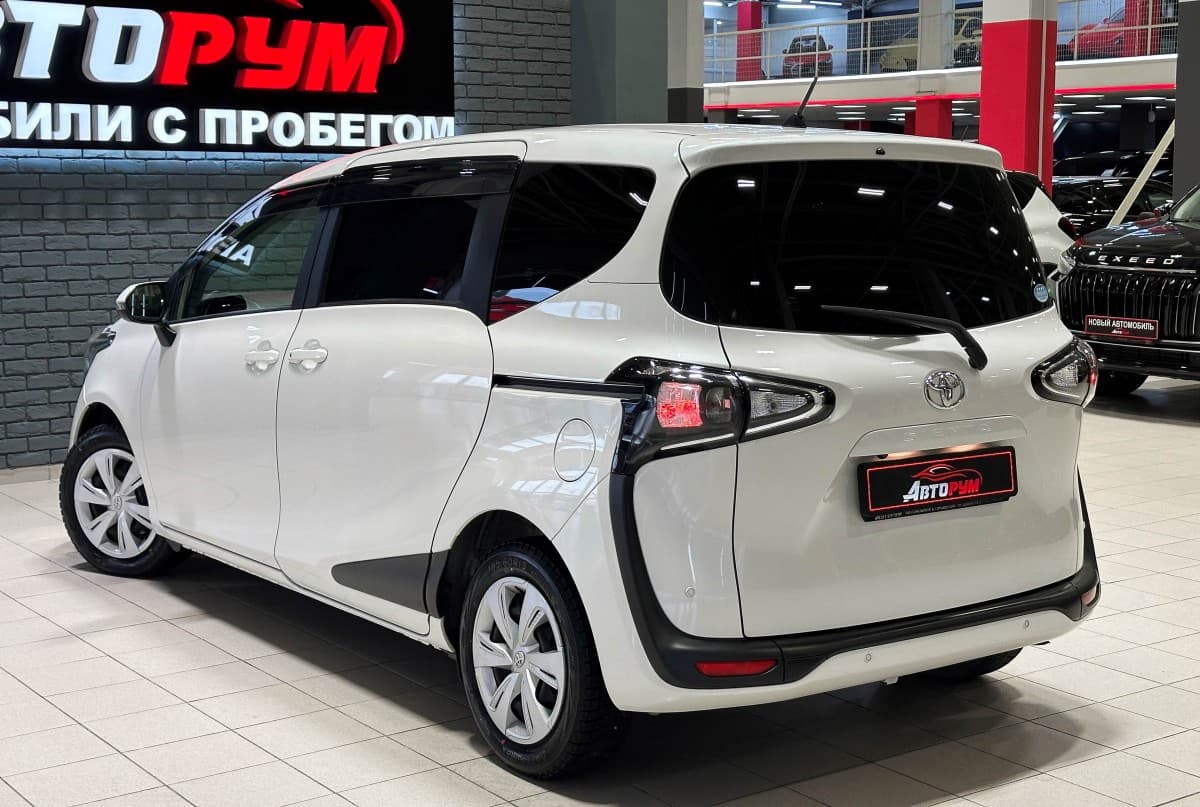 Toyota Sienta - фото 7