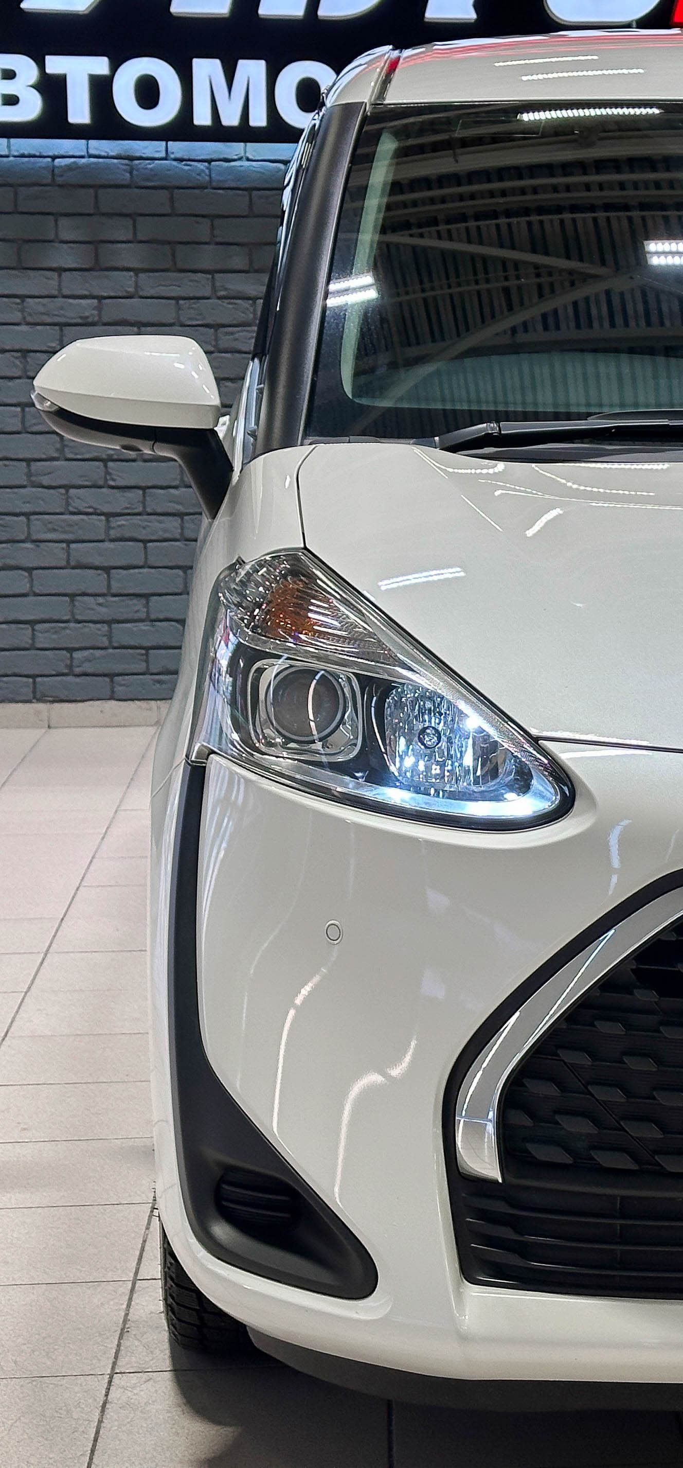Toyota Sienta - фото 9