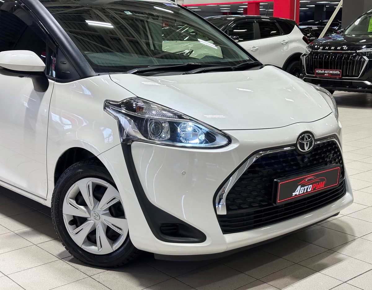 Toyota Sienta - фото 10