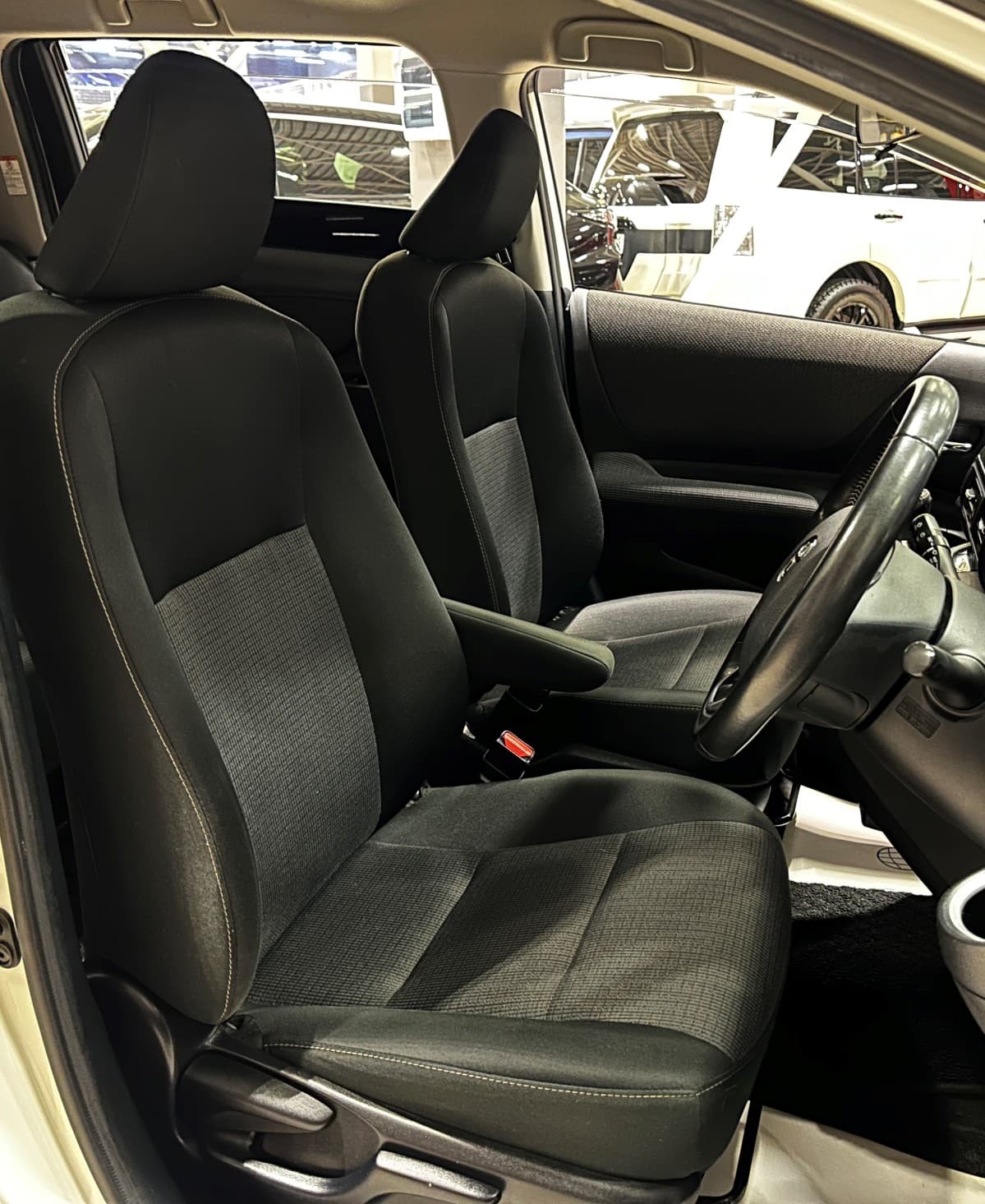 Toyota Sienta - фото 12