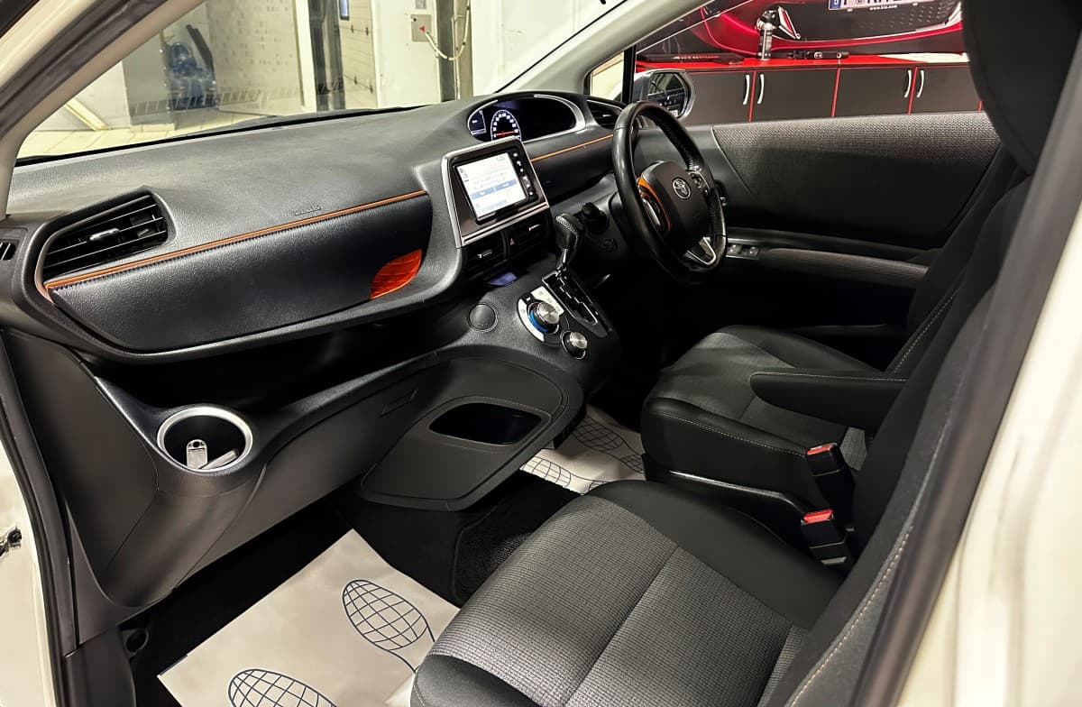 Toyota Sienta - фото 17