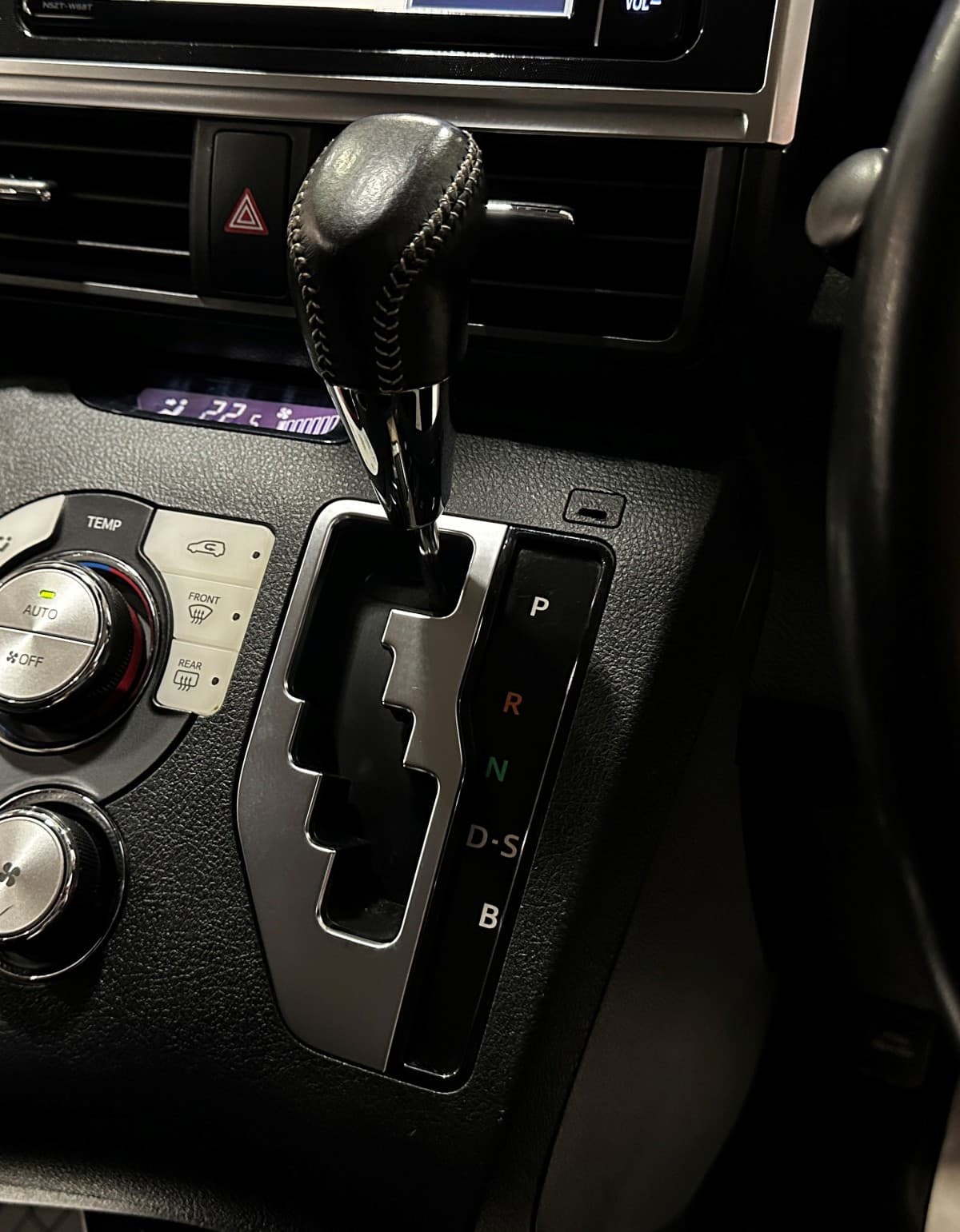 Toyota Sienta - фото 27