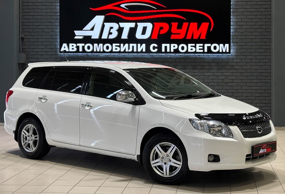 Toyota Corolla Fielder - 1