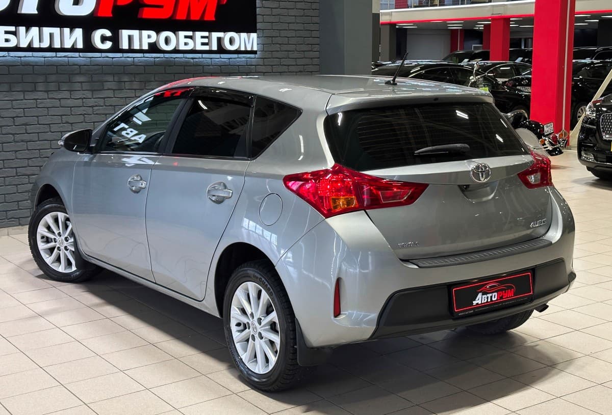 Toyota Auris - фото 7