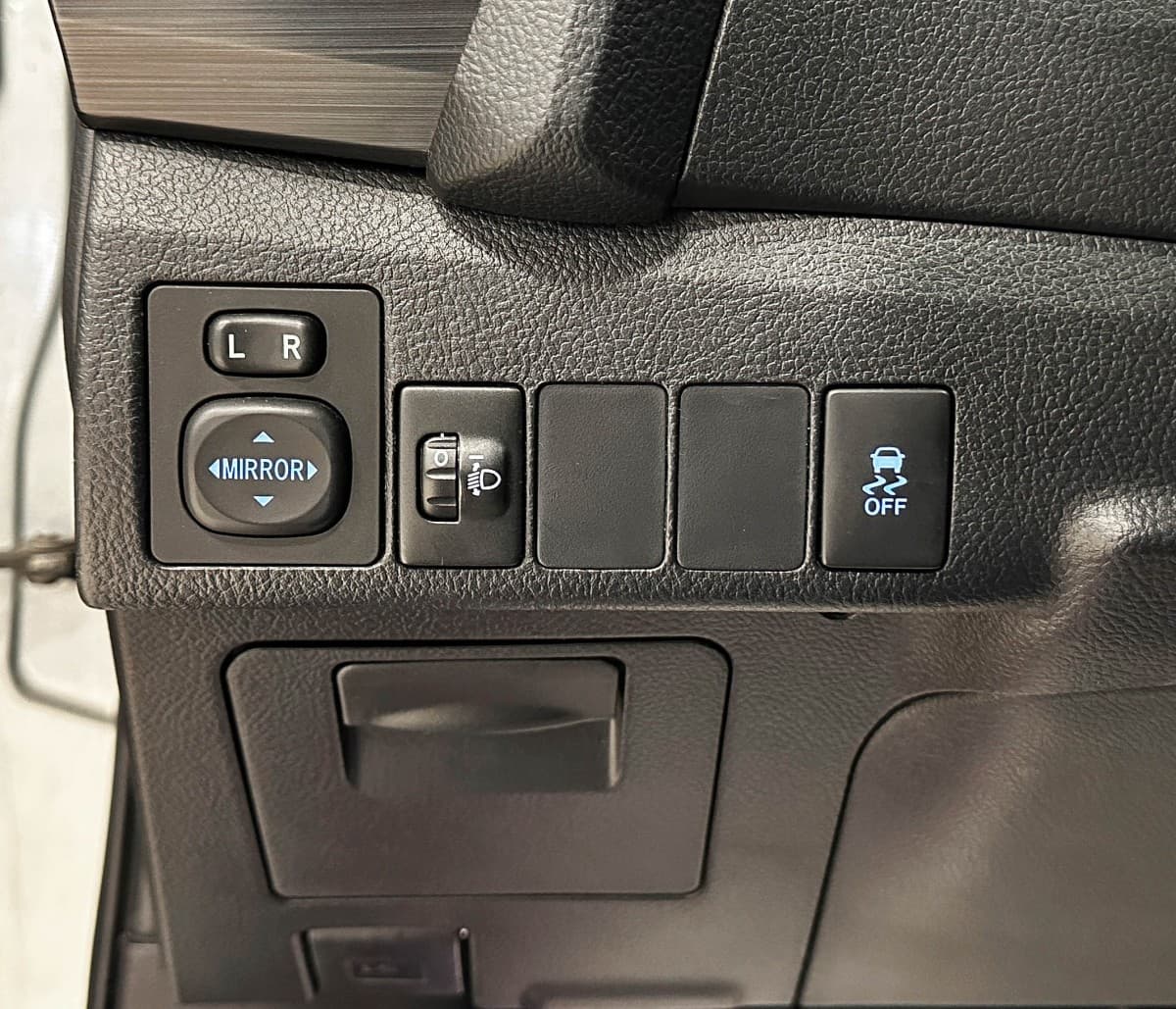 Toyota Auris - фото 16