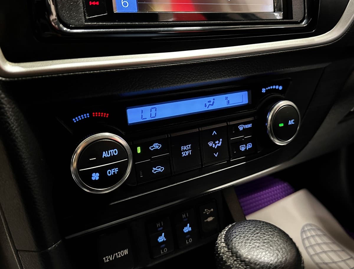 Toyota Auris - фото 20
