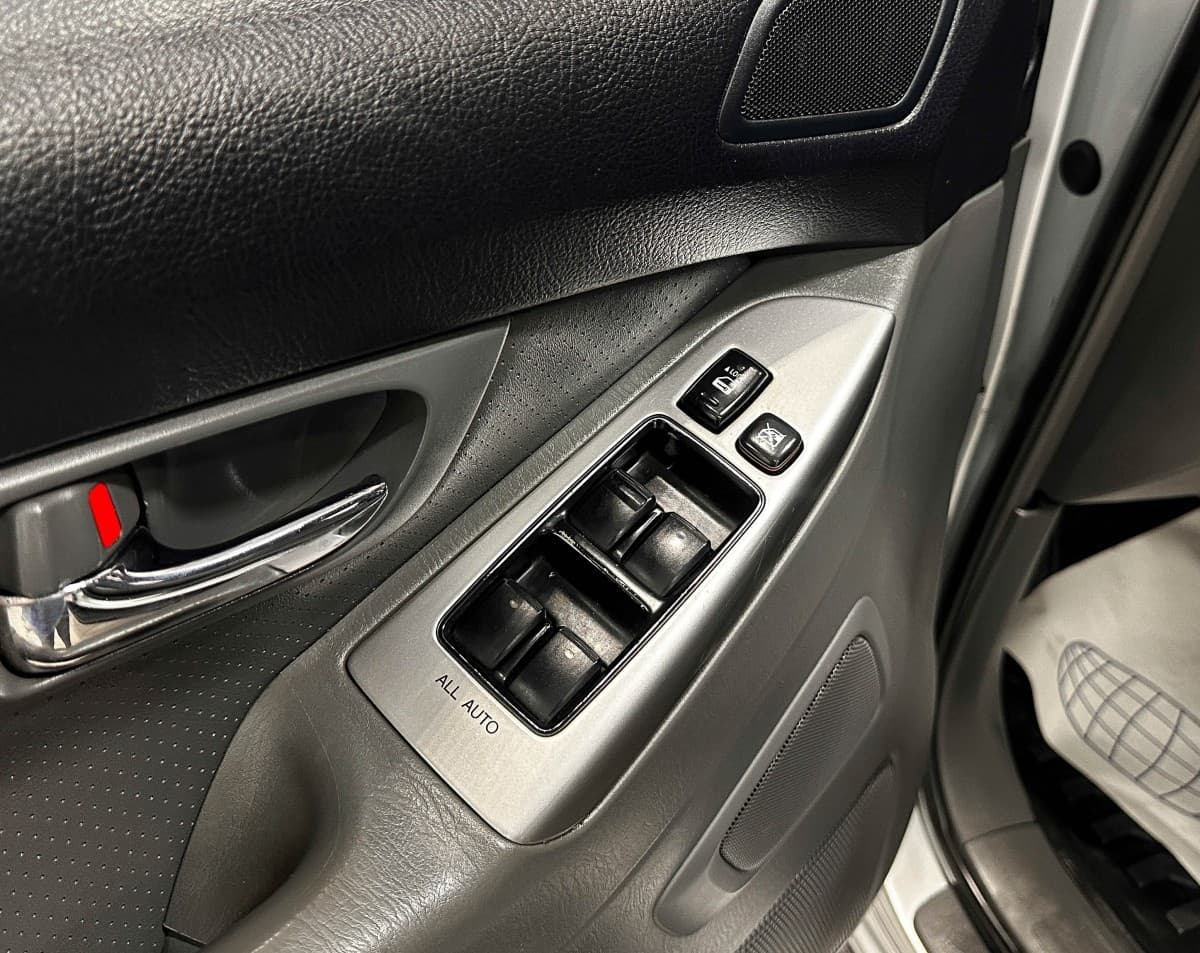 Toyota Land Cruiser 120 (Prado) - фото 18