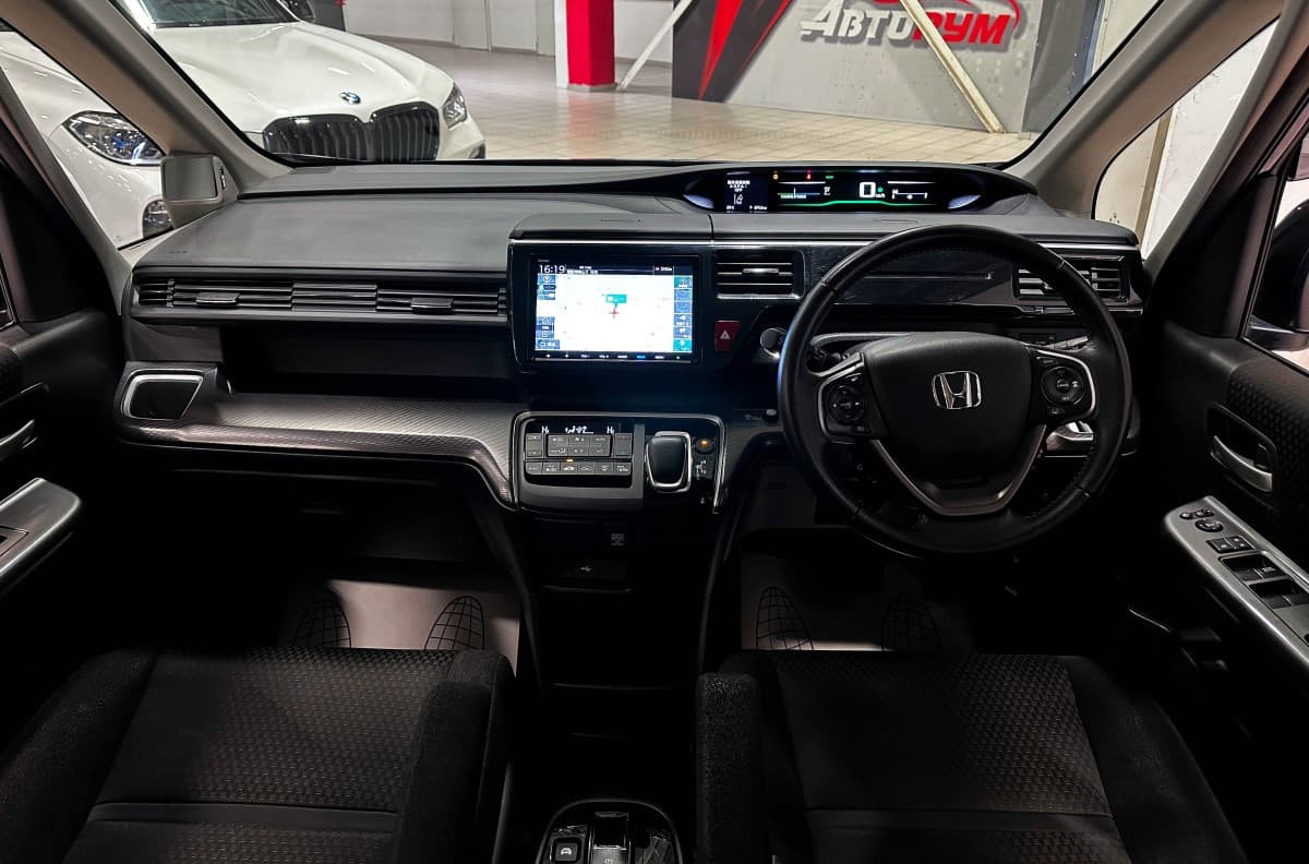 Honda Stepwgn Spada - фото 29