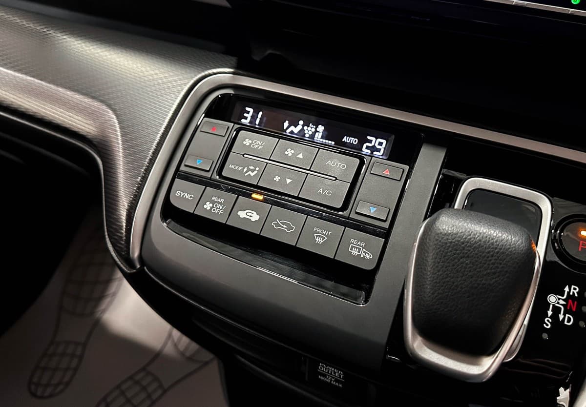 Honda Stepwgn Spada - фото 27