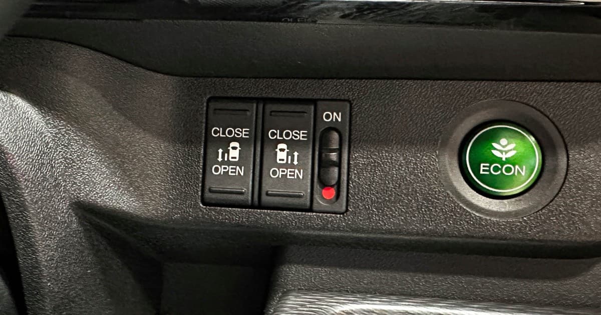 Honda Stepwgn Spada - фото 20