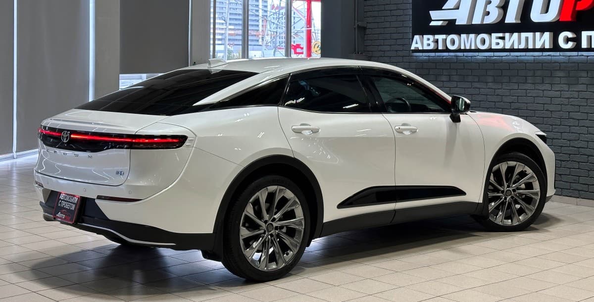 Toyota Crown Hybrid - 5