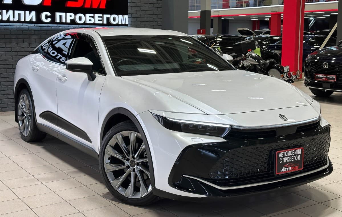 Toyota Crown Hybrid - 4