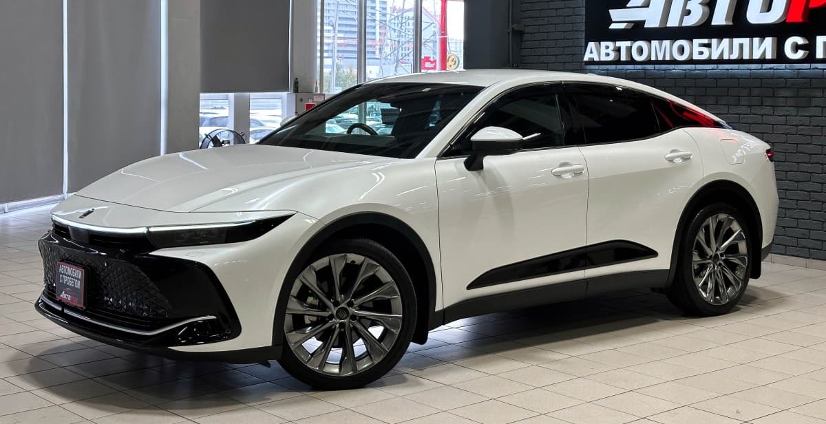 Toyota Crown Hybrid - 2