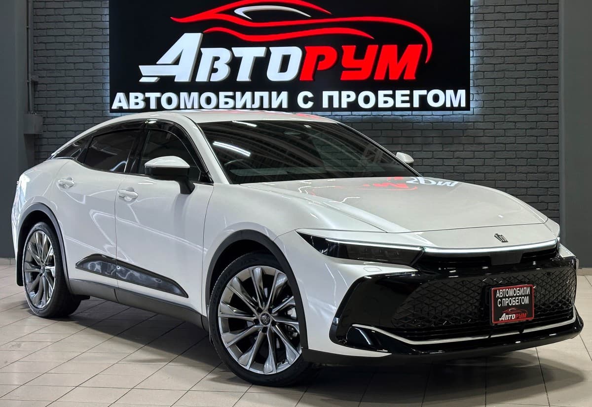 Toyota Crown Hybrid - 1