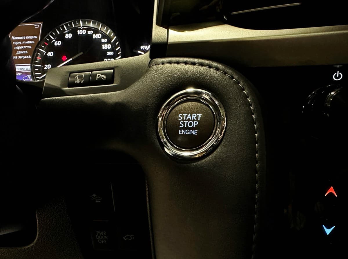 Lexus LX 570 - фото 27