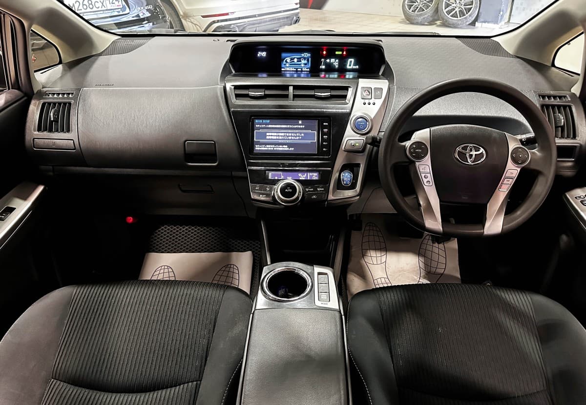 Toyota Prius Alpha - фото 24