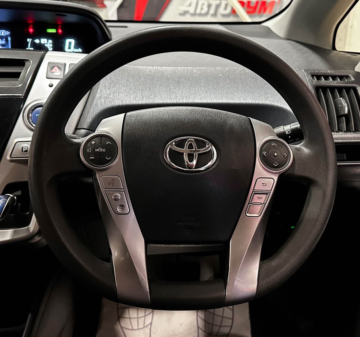 Toyota Prius Alpha - фото 23