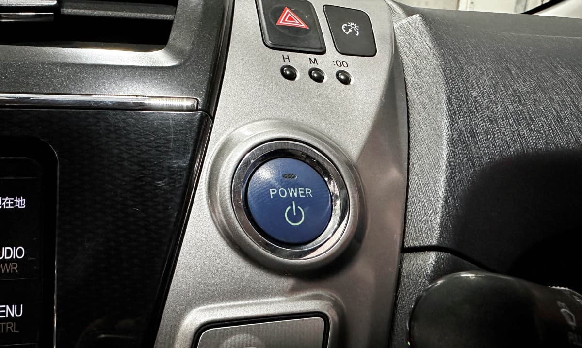 Toyota Prius Alpha - фото 19