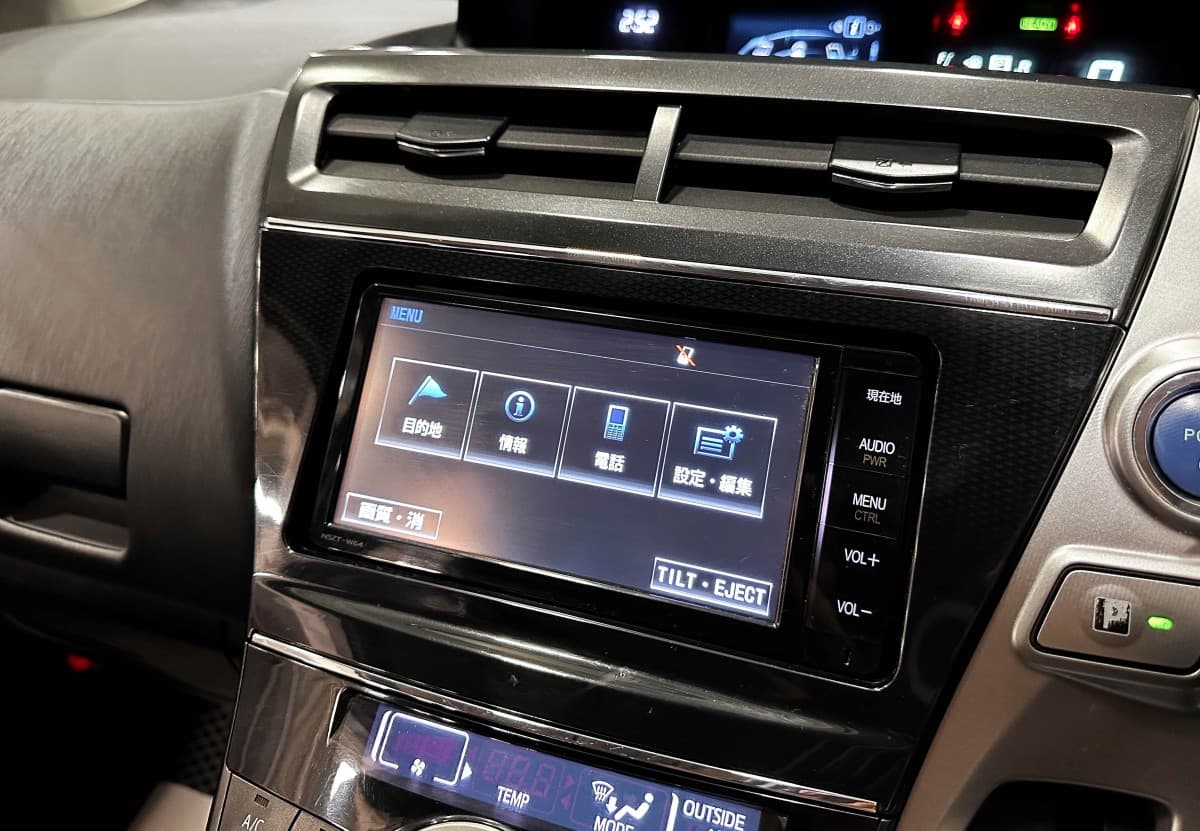 Toyota Prius Alpha - фото 20