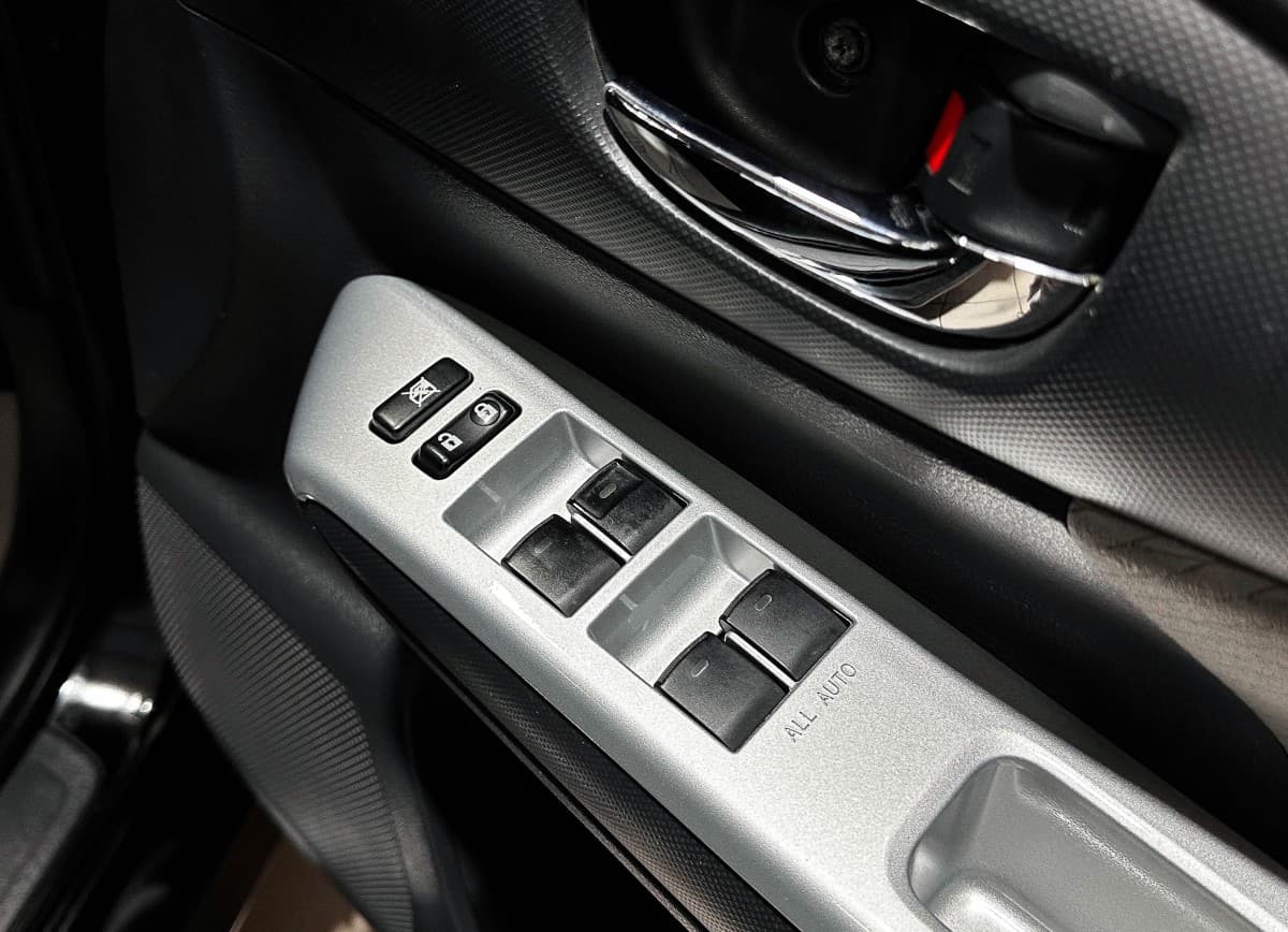 Toyota Wish - фото 16