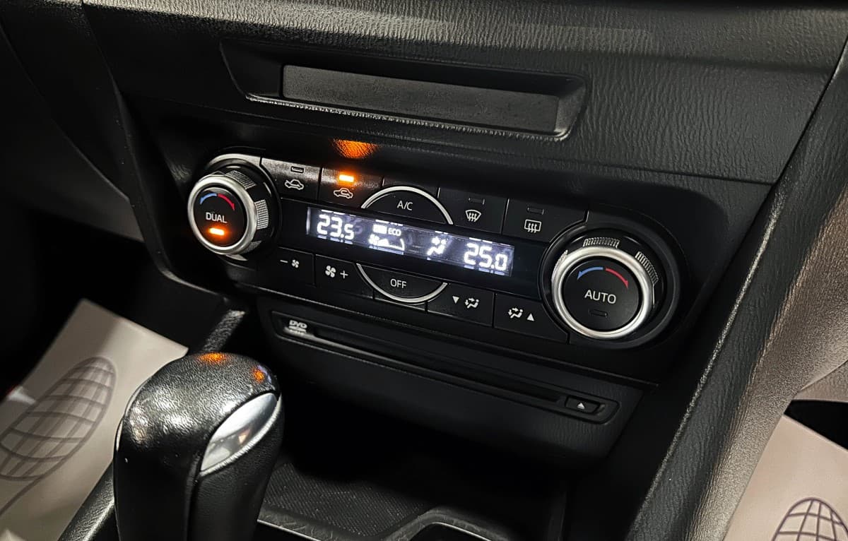 Mazda Axela - фото 25