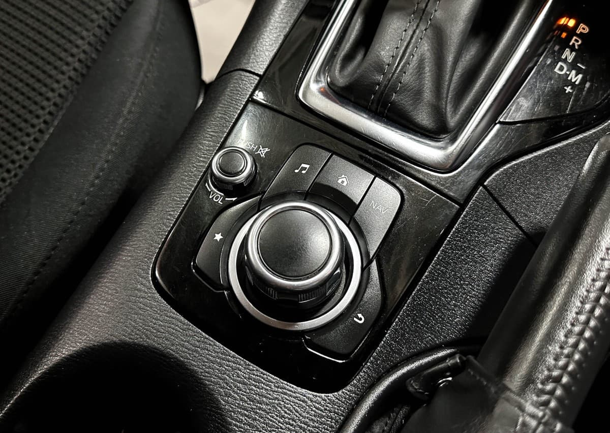 Mazda Axela - фото 27
